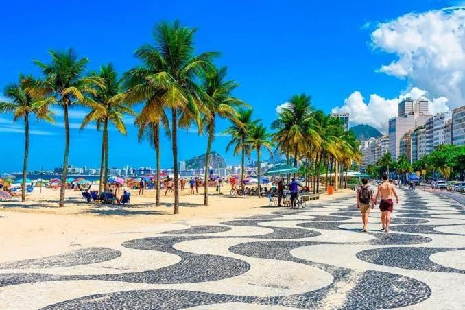 Em Copacabana,