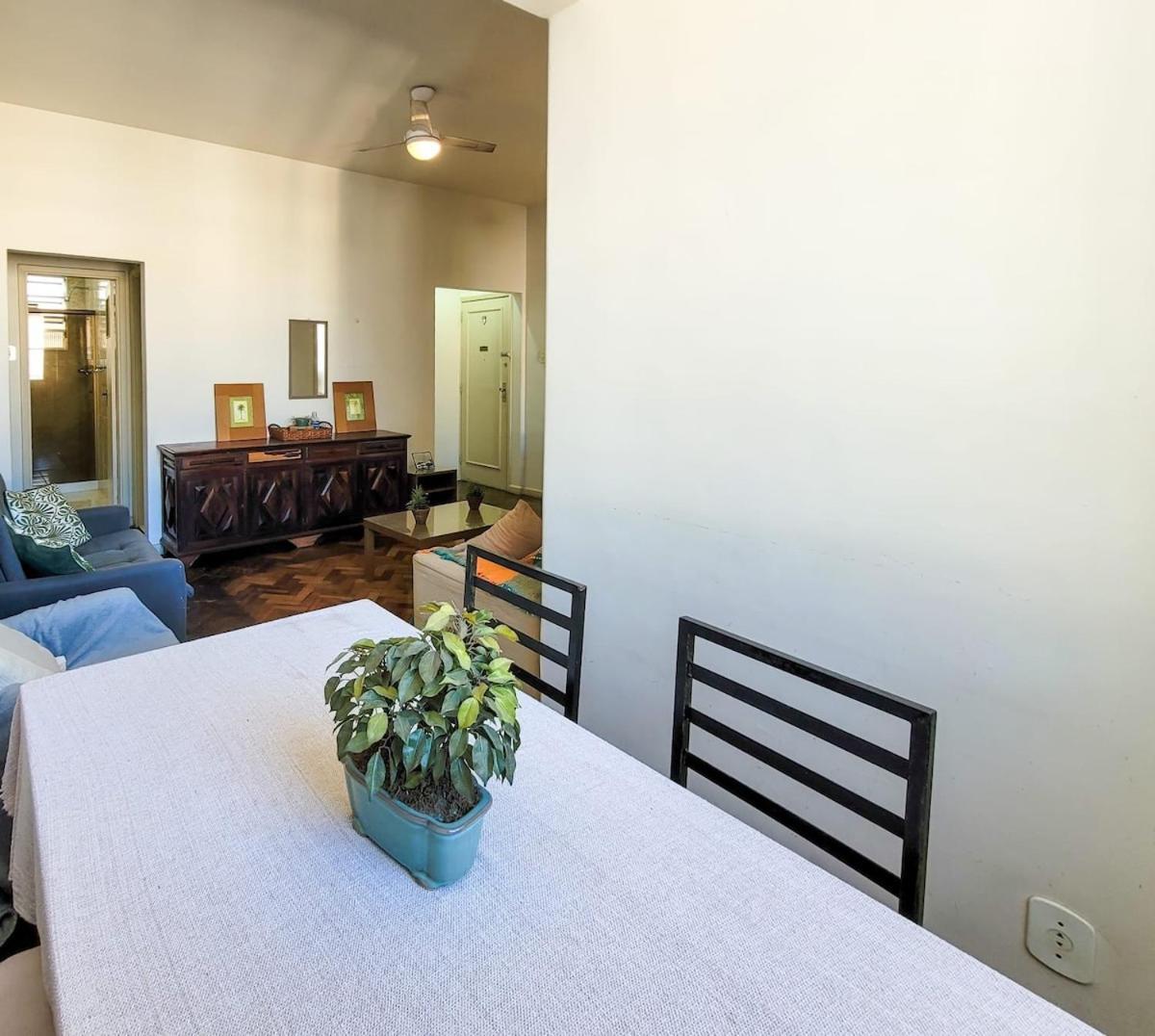Em Copacabana, Apartamento
